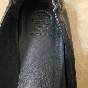 Selling a pair of black leather Minnie Travel Tory Burch ballet flats